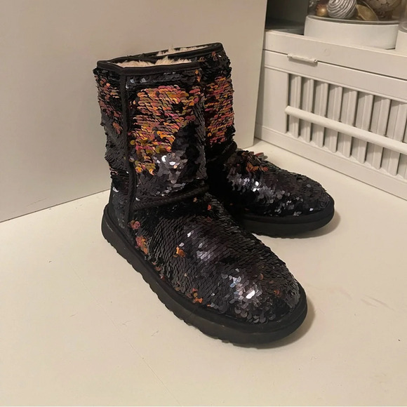 Uggs beautiful rose gold and black color sequin boots - Picture 1 of 16